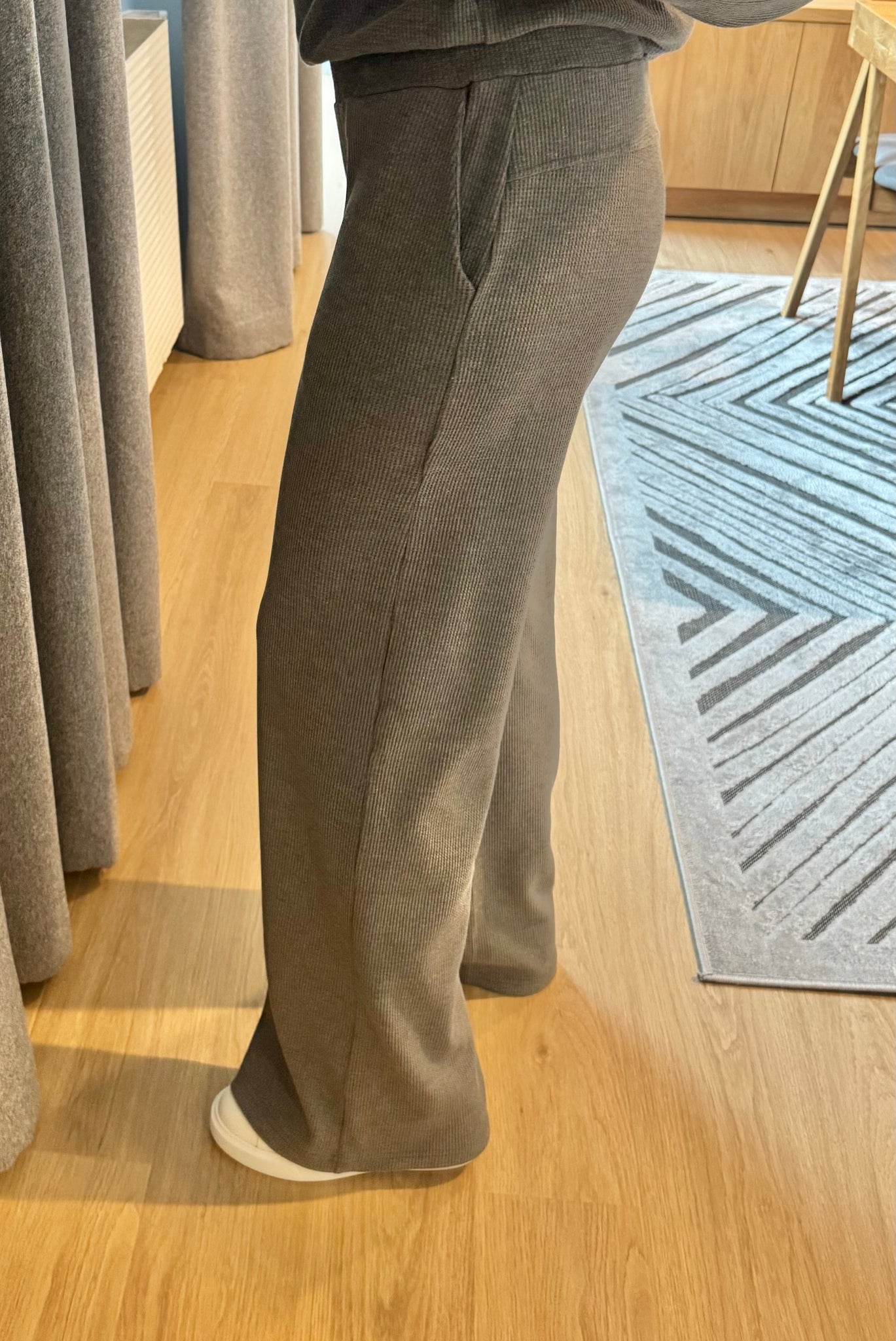 Spodnie damskie dresowe WAFEL SZARY